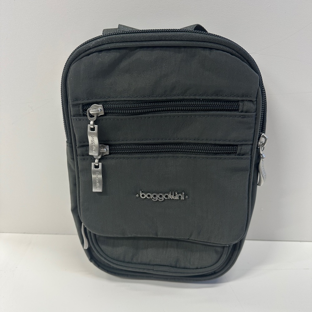 Baggallini RFID Crossbody bag
Charcoal gray, new with tags! 9”h x 7”w
